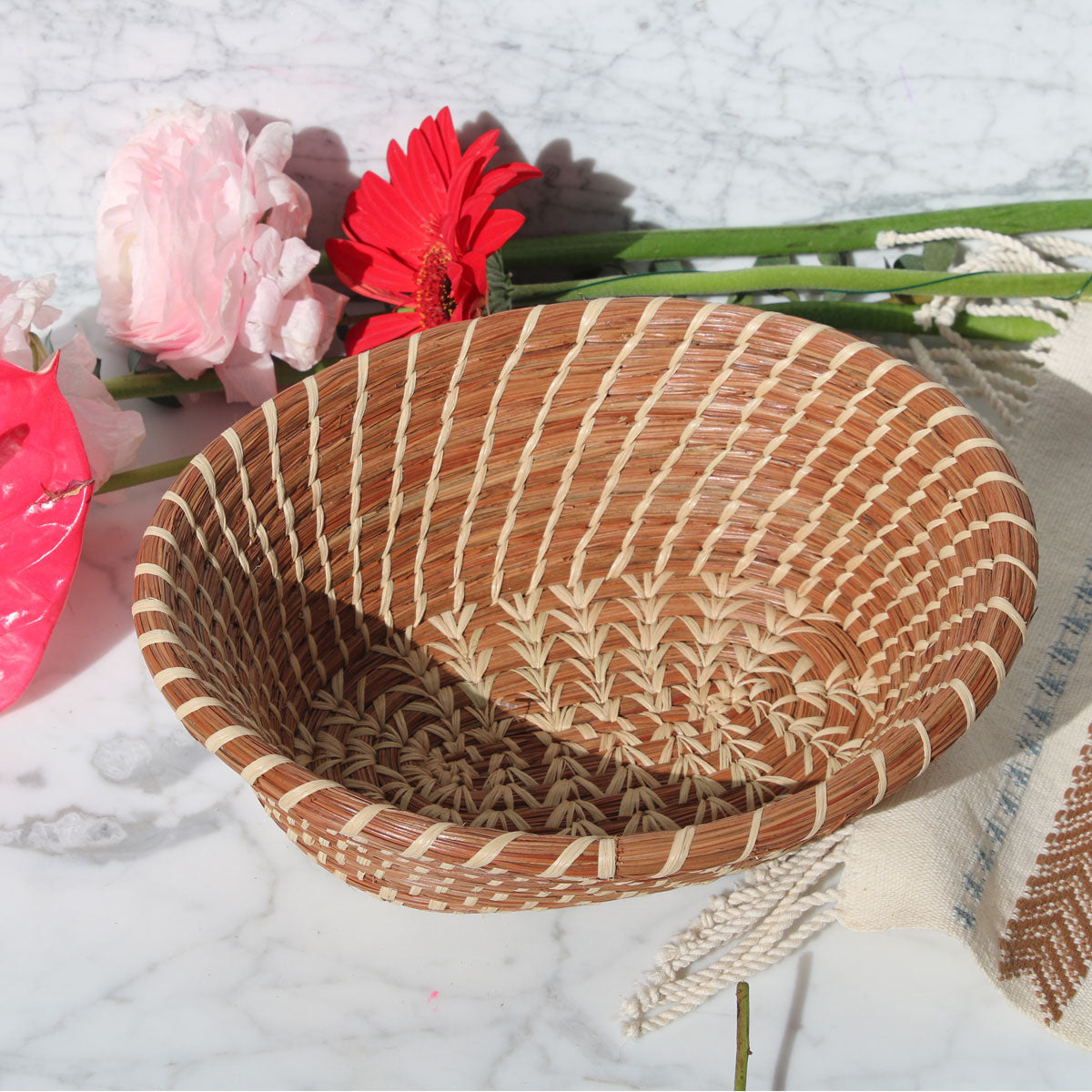 handwoven-basket-to-serve-bread-pastries-gifts