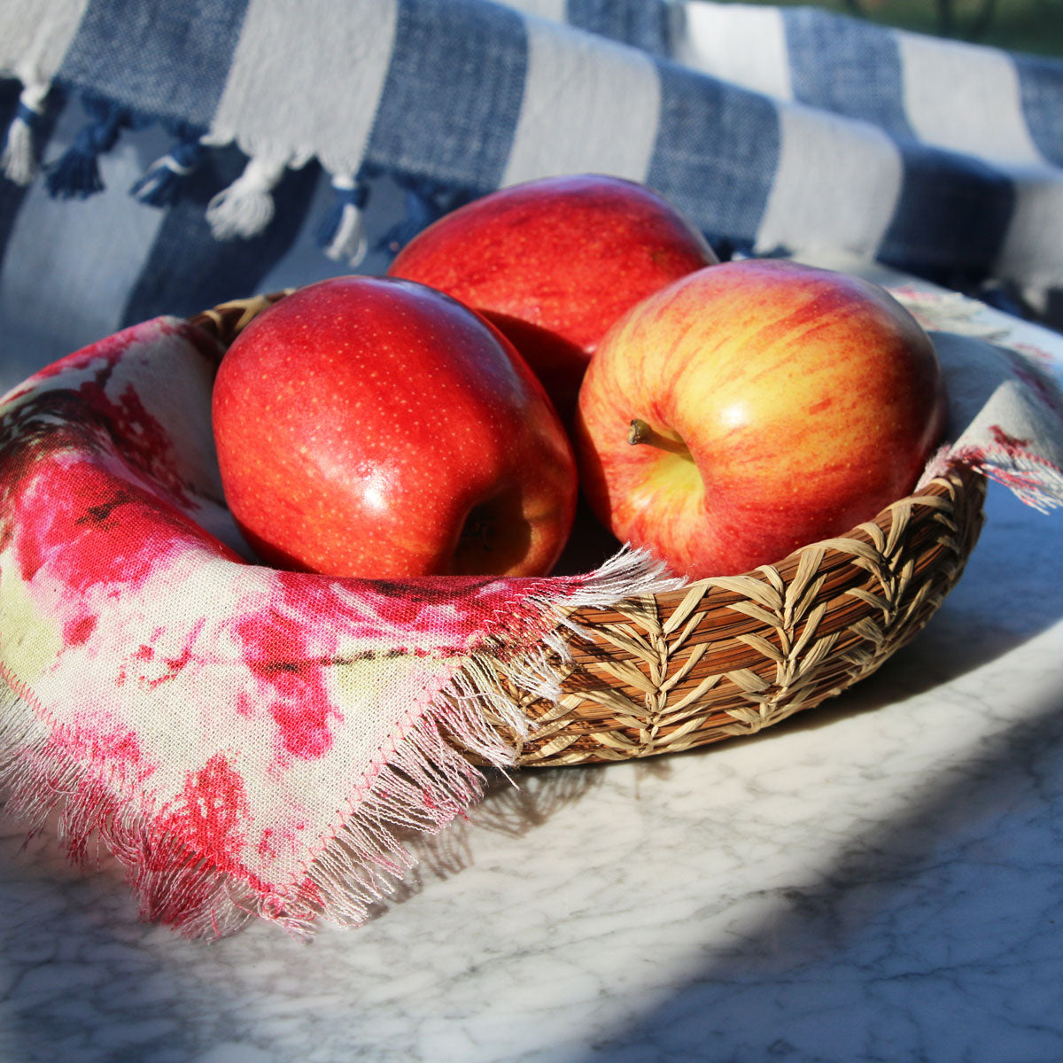 handwoven-fruit-pastry-serving-round-basket