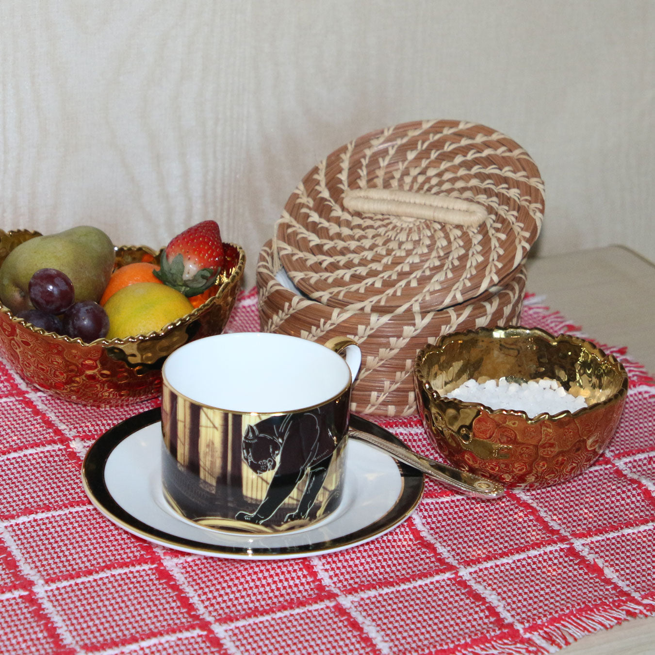 Victoria Basket with Lid