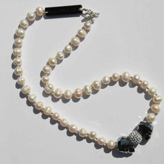 gunmetal-skull-pearl-necklace