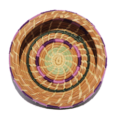 small-bowl-basket-with-colorful-threads