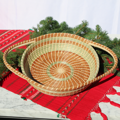    woven-basket-pie-plate-holder
